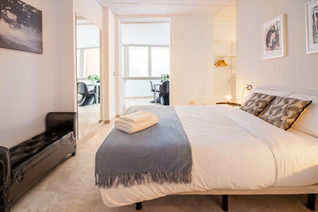 Saenz Suites Gallery By Bossh! Apartments Malaga Exterior photo